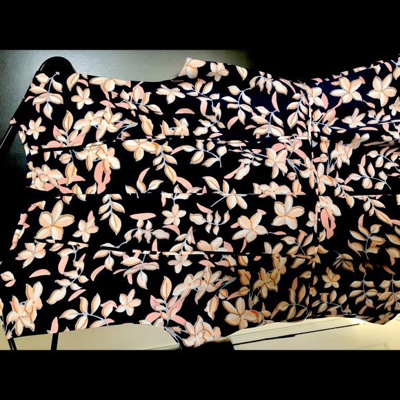 Spring ready top from Banana Republic! - Picture 5 of 6